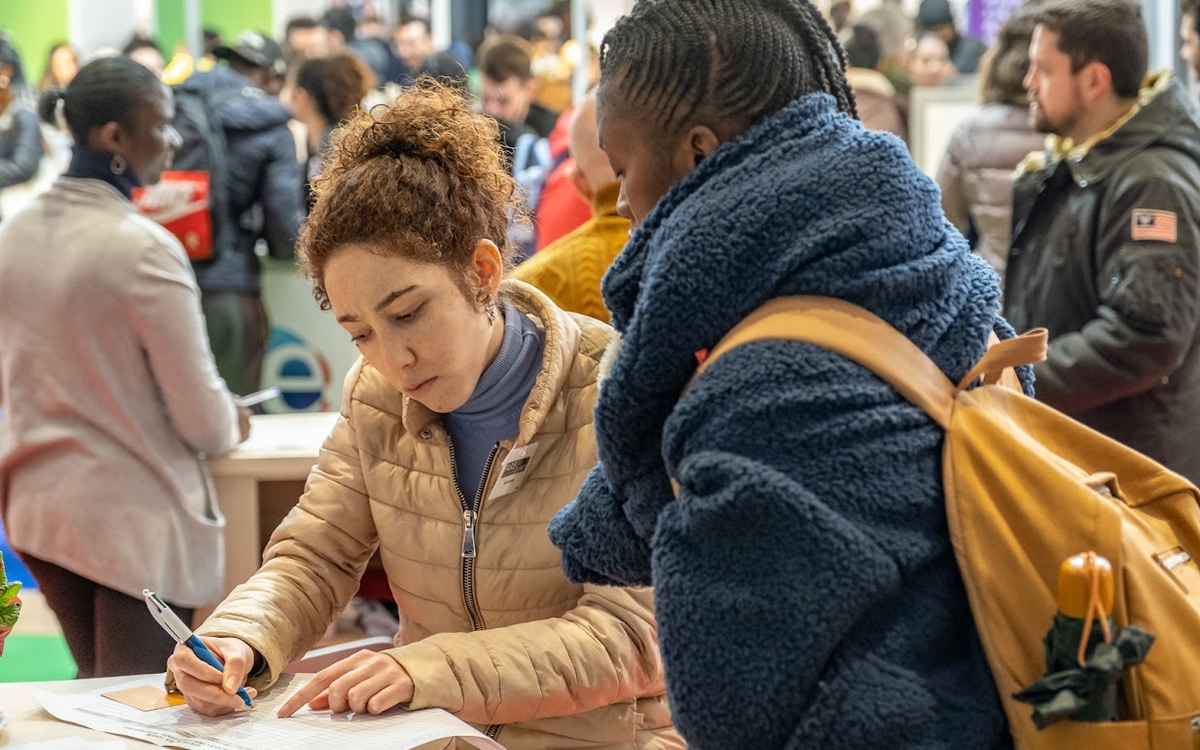 Salon pour l'emploi des jeunes- Grand Halle de La Villette (19e)