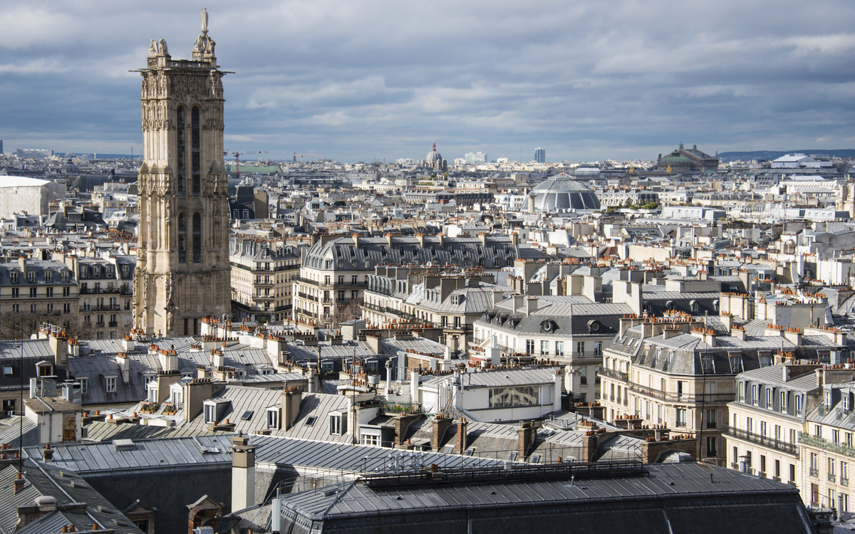 Vue semi-aérienne de la tour Saint-Jacques (Paris Centre)