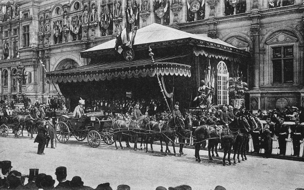 Visite d'Edouard VII. Le roi et le président Emile Loubet quittent l'Hôtel de Ville. Paris, 2 mai 1903