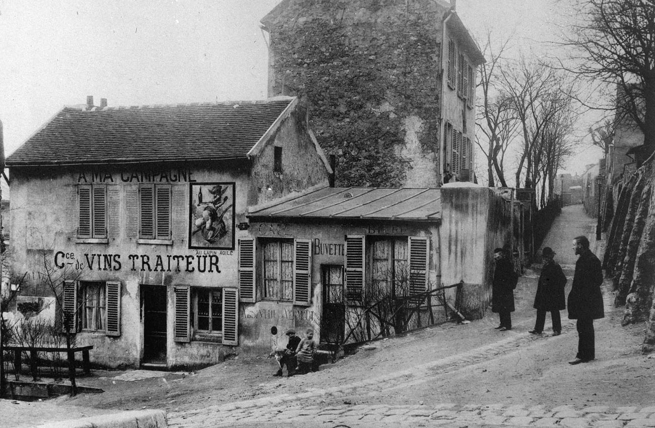 Paris XVIIIème arr., Montmartre. L'ancien cabaret des Assassins devenu le "Lapin Agile", 4, rue des Saules, vers 1900. B.N.F., Estampes.