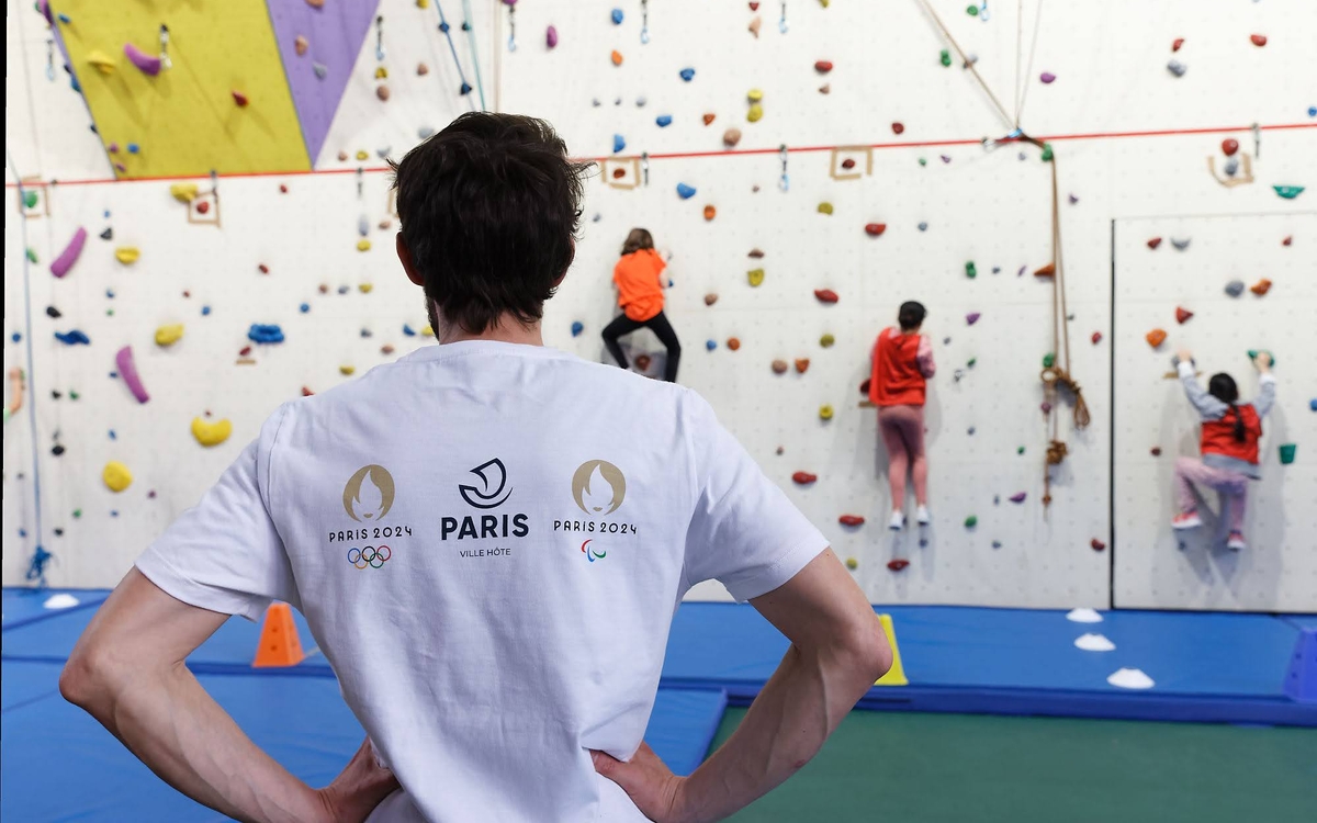  Jeux sportifs scolaires pendant la Semaine olympique et paralympique 2023 au gymnase des Lilas (19e)
