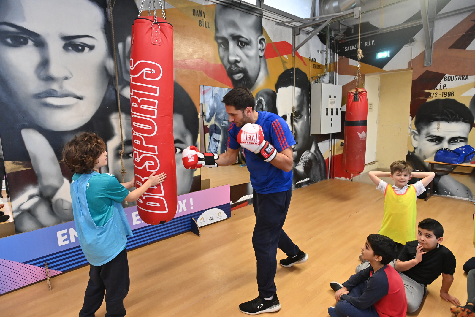 Jeux sportifs scolaires, cours de boxe avec Mathieu Stehlin champion du monde de Boxe française et de Taïkwendo