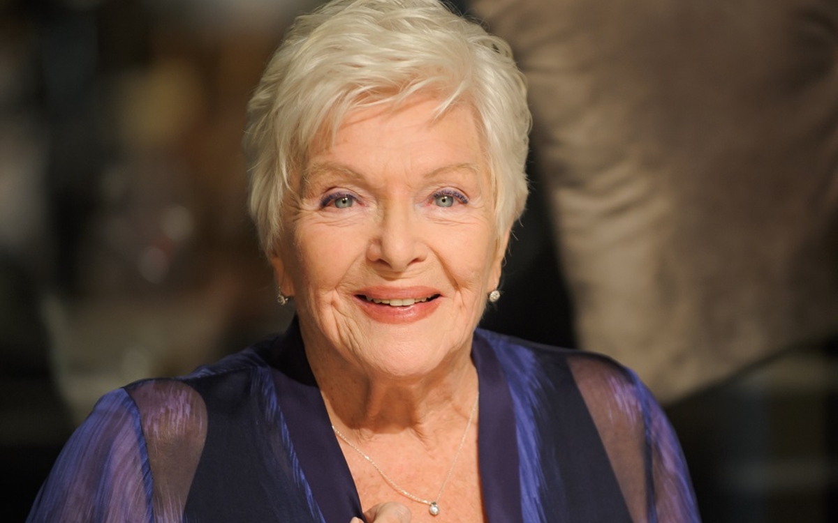 Line Renaud, chanteuse, meneuse de revue et actrice française. 2023