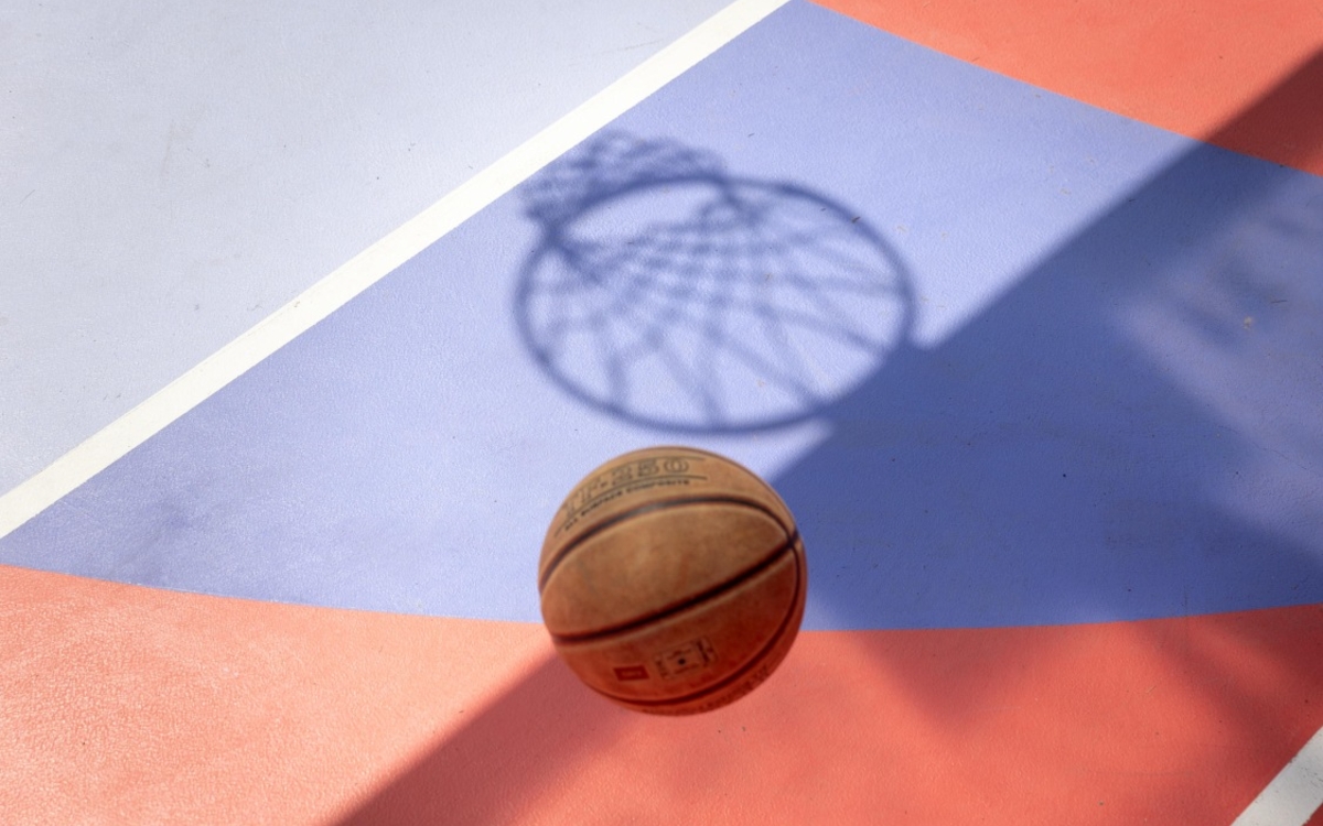 Illustration ballon et terrain de basket