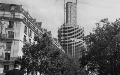 La tour Maine-Montparnasse vue de l'avenue du Maine. Paris (XIVème arr.), juillet 1972.