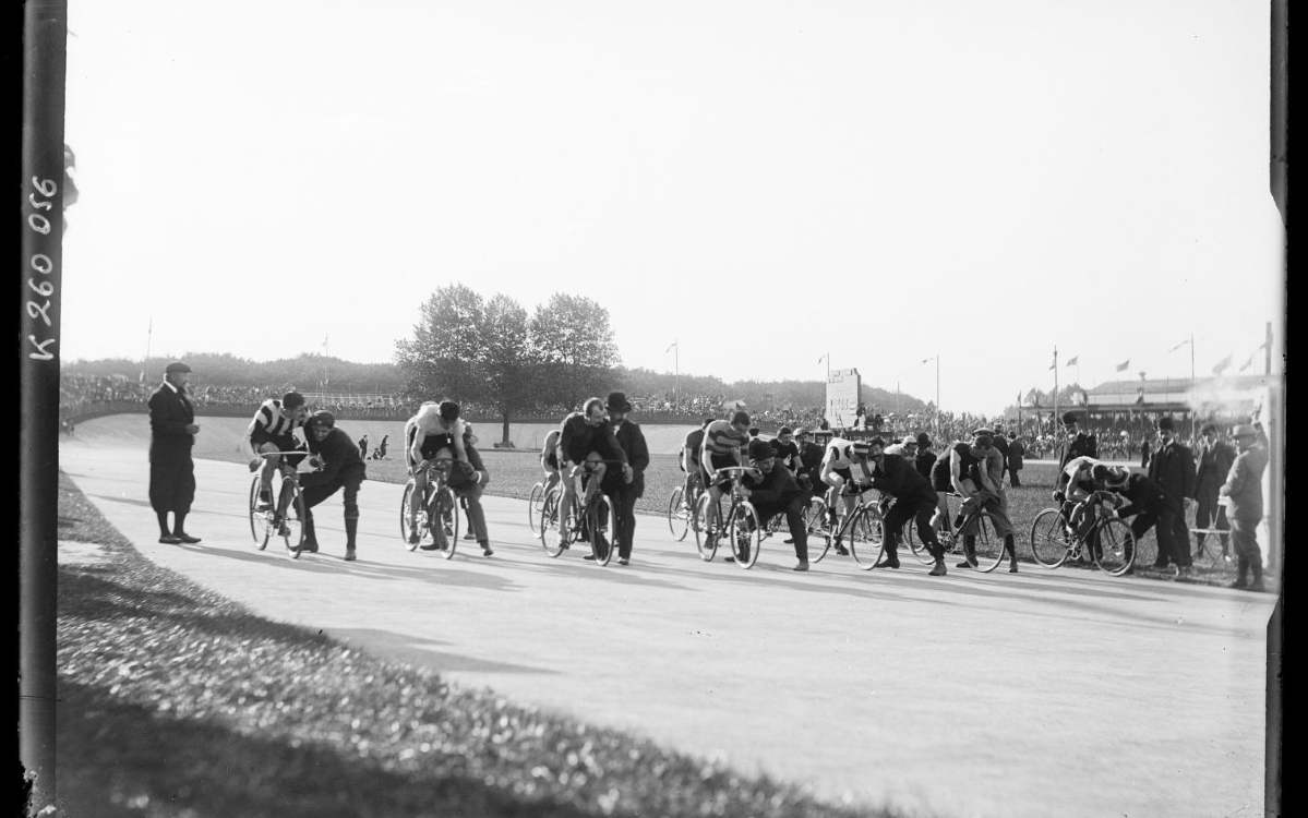 Course des 100 km du meeting de l'exposition sur le vélodrome de Vincennes, le 13 septembre 1900