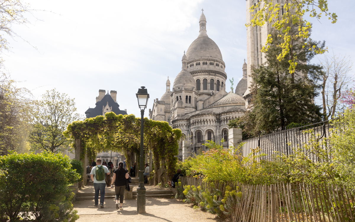 Quartier Montmartre, vue sur le Sacré-Cœur 