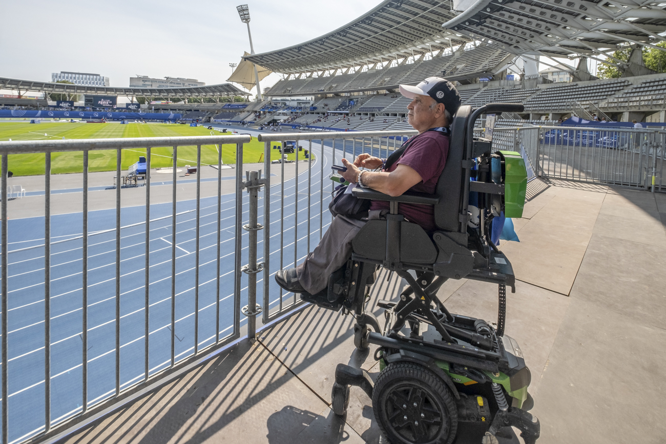 Personne en fauteuil roulant au Stade Charlety