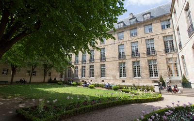 Cour de la bibliothèque historique de la Ville de Paris