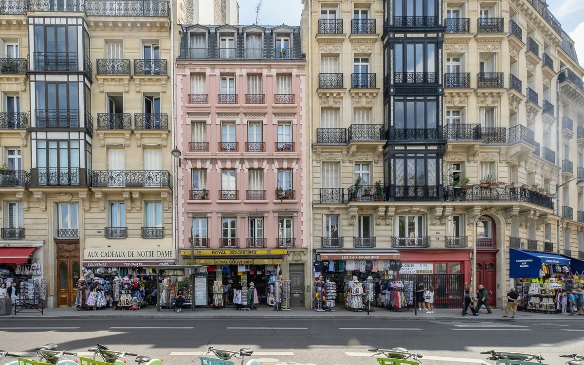 L'immeuble rose bonbon du 5 rue Lagrange (5e)