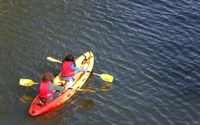 Kayaks et canoës sur la Seine au niveau du Bras Marie.