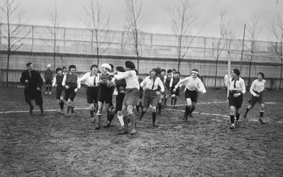 Rugby féminin au Stade Elisabeth, 1922.