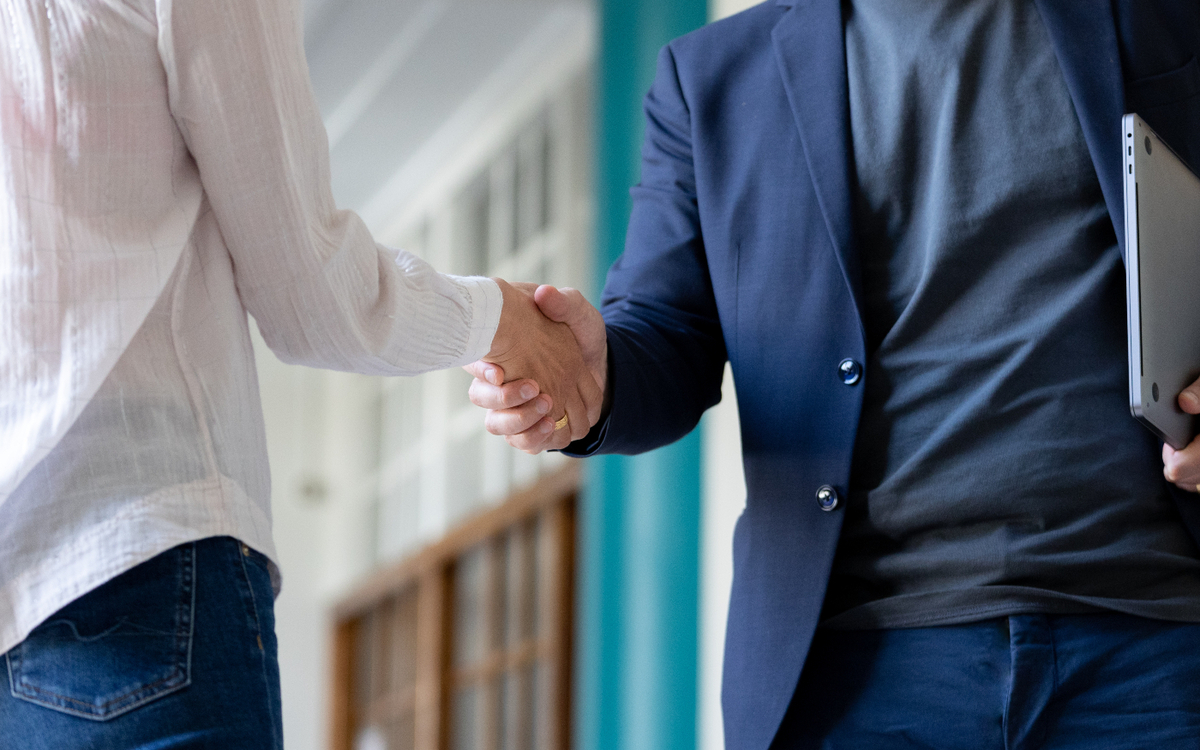 Serrage de mains 