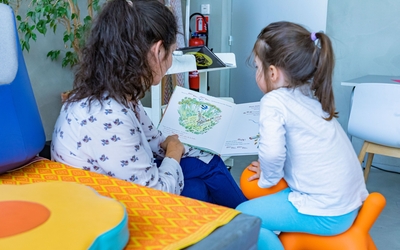 Moment lecture en famille à la Bibliothèque Benoîte Groult