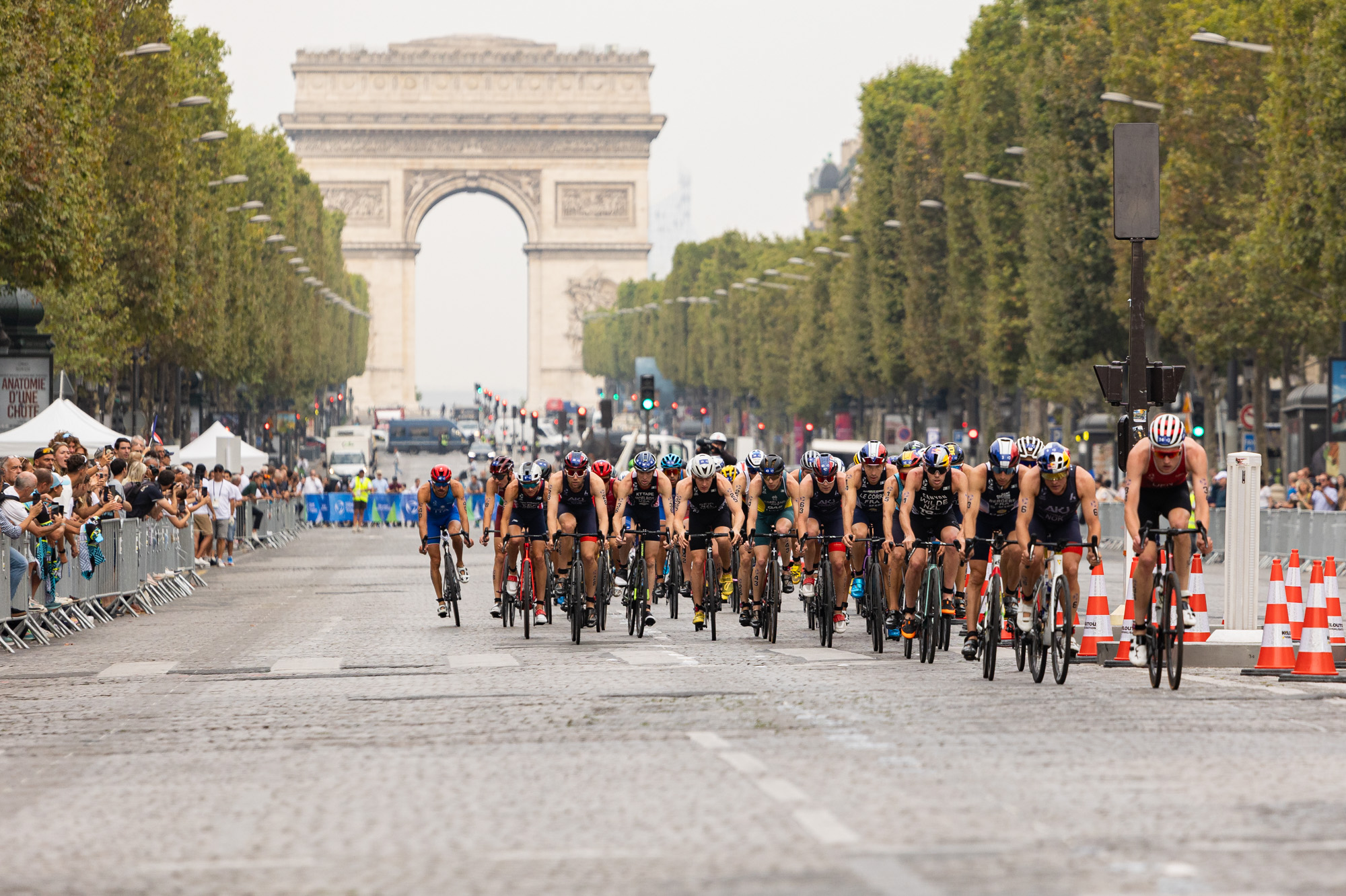Les meilleurs triathlètes de la planète ont pu découvrir le parcours des Jeux de Paris 2024.