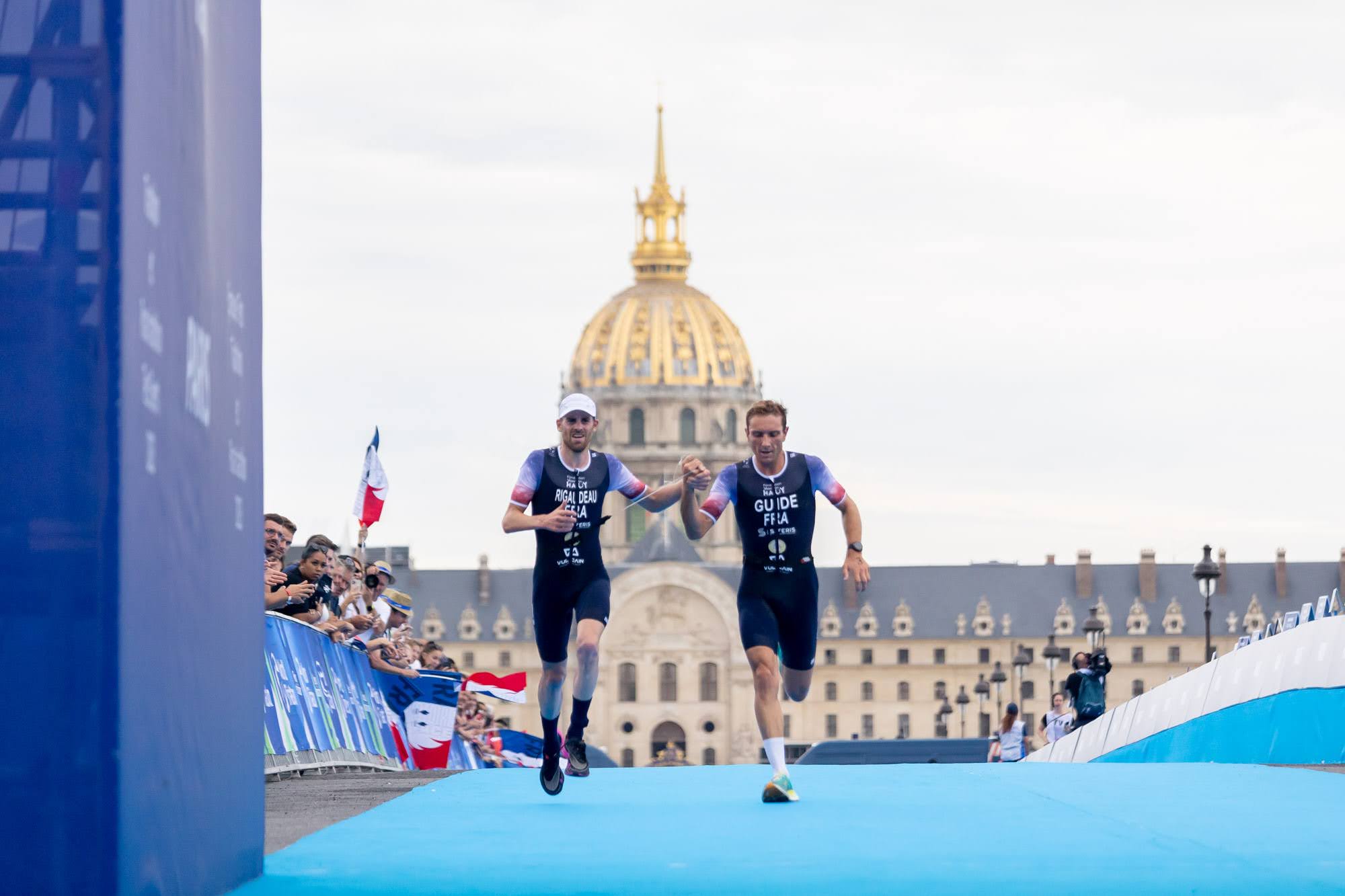 Thibaut Rigaudeau et son guide Cyril Viennot lors test event de para triathlon.