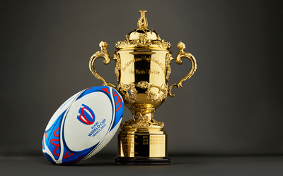 Webb Ellis Cup et ballon de rugby 2023
