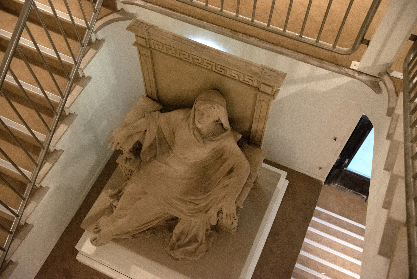Statue de Sarah Bernhardt, au Théâtre de la Ville Sarah Bernhardt