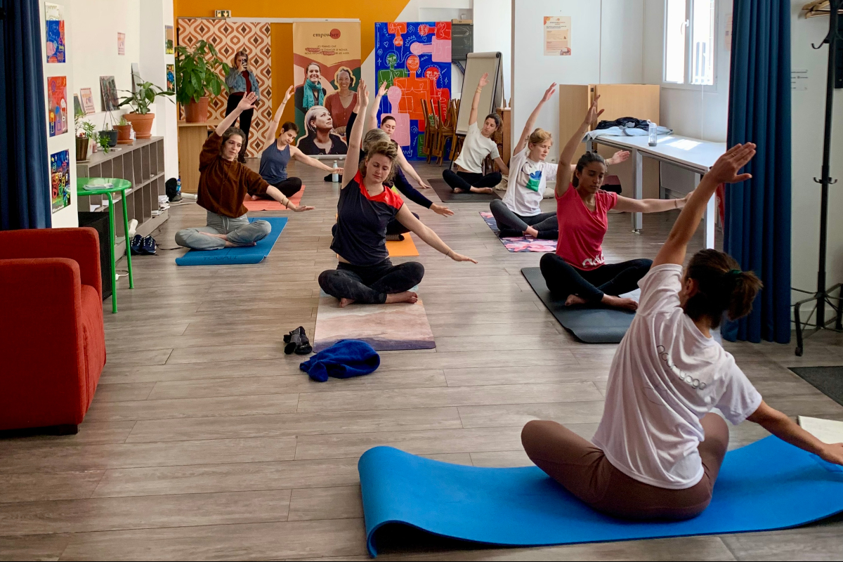 Séance de yoga au tiers-lieu Sist'Her (10e) 