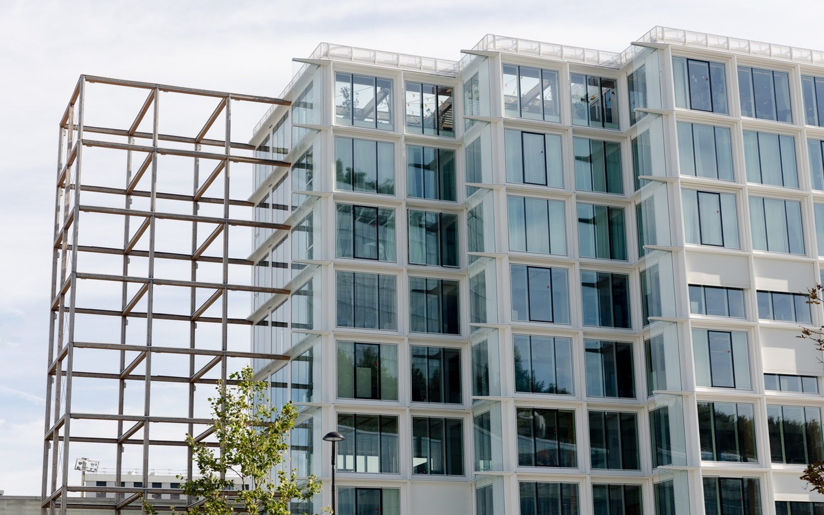 Porte de Clichy (Stream Building) - Porte Pouchet