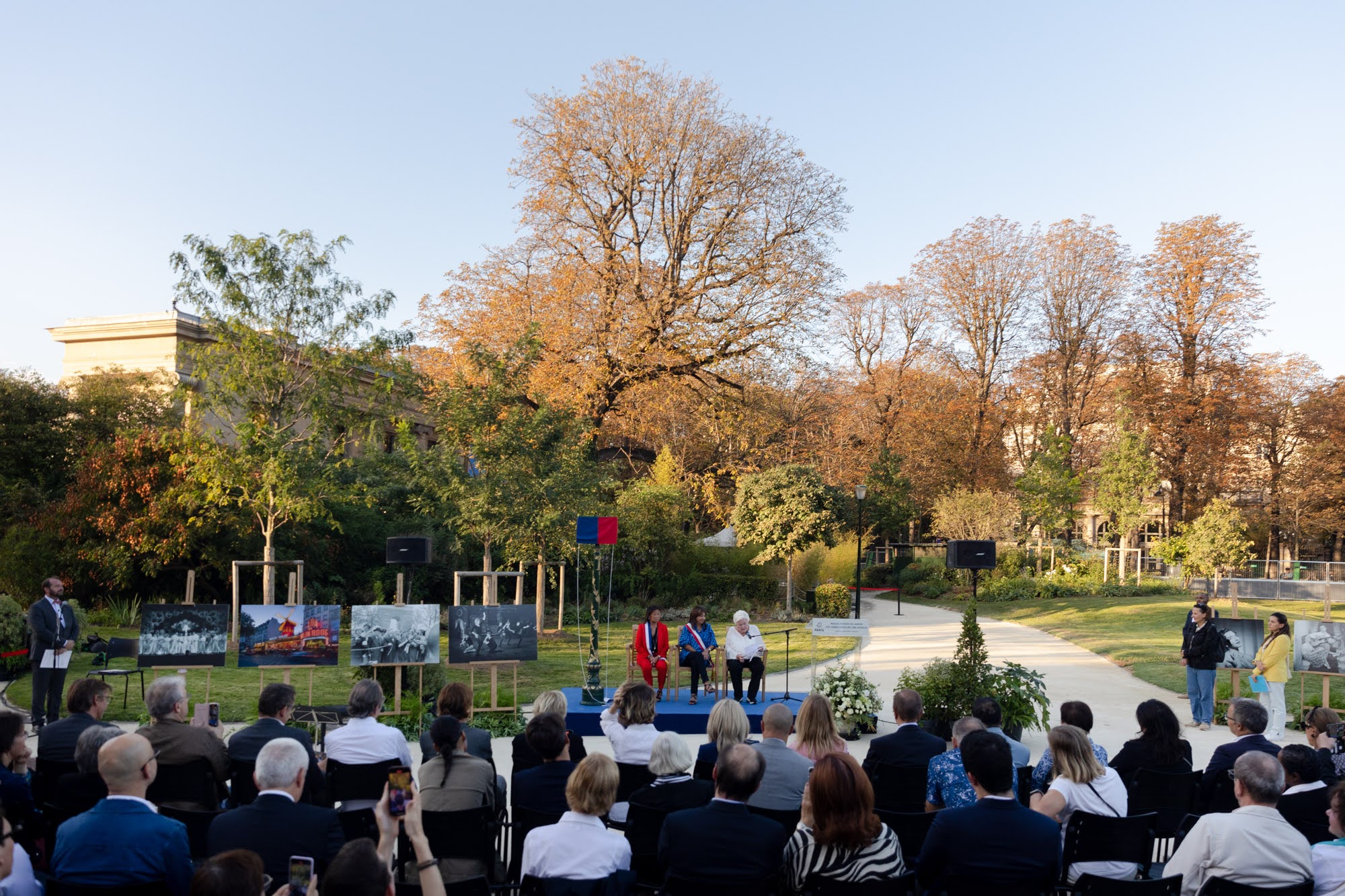 Inauguration du Jardin des Ambassadeurs-Line Renaud (8e)