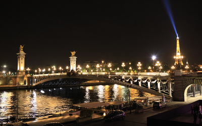 Le pont Alexandre III illuminé.