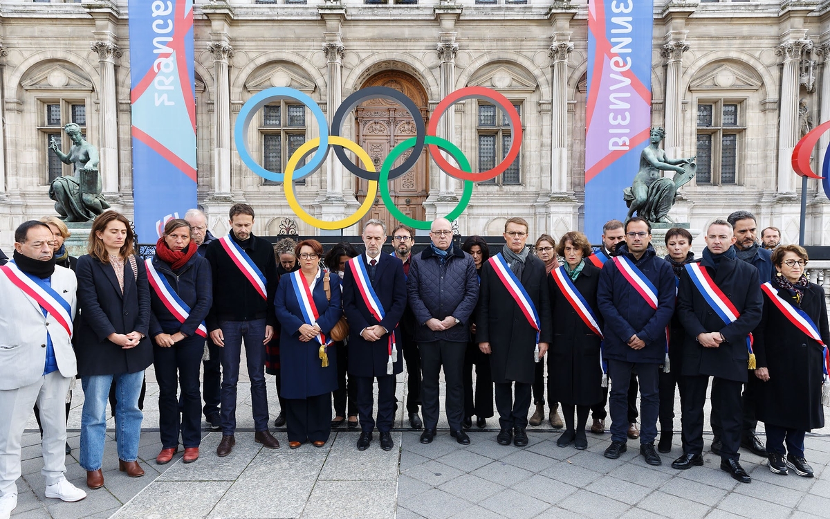 Hommage à Dominique Bernard, à l'Hôtel de Ville.  