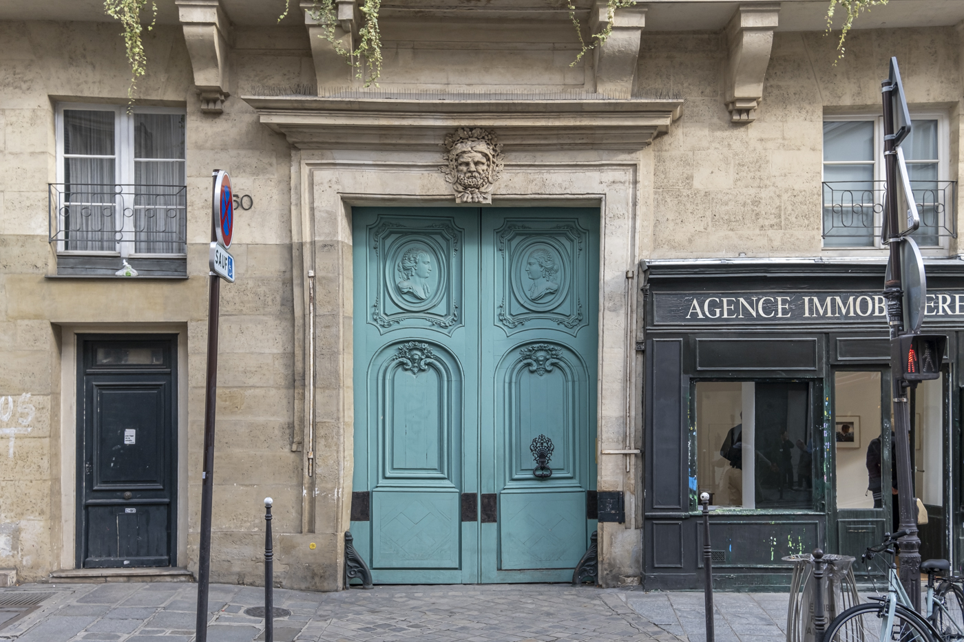 Porte parisienne, 50 rue de Turenne (Paris Centre). 