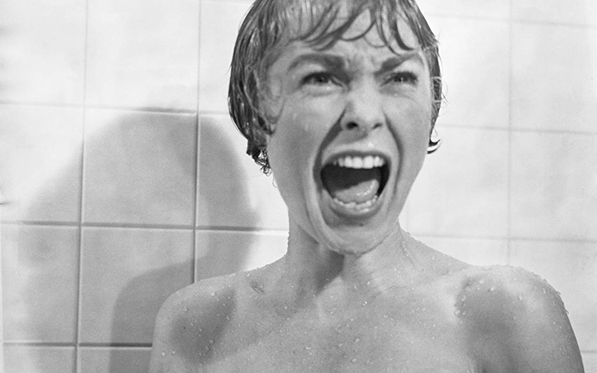 L'actrice Janet Leigh dans la fameuse scène de la douche, immortalisée dans le film Psychose