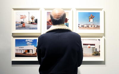 Photos de Wim Wenders prises en 1983, prises lors de la réalisation de son chef-d’œuvre "Paris, Texas". Paris Photo 2023, Grand Palais Ephémère.