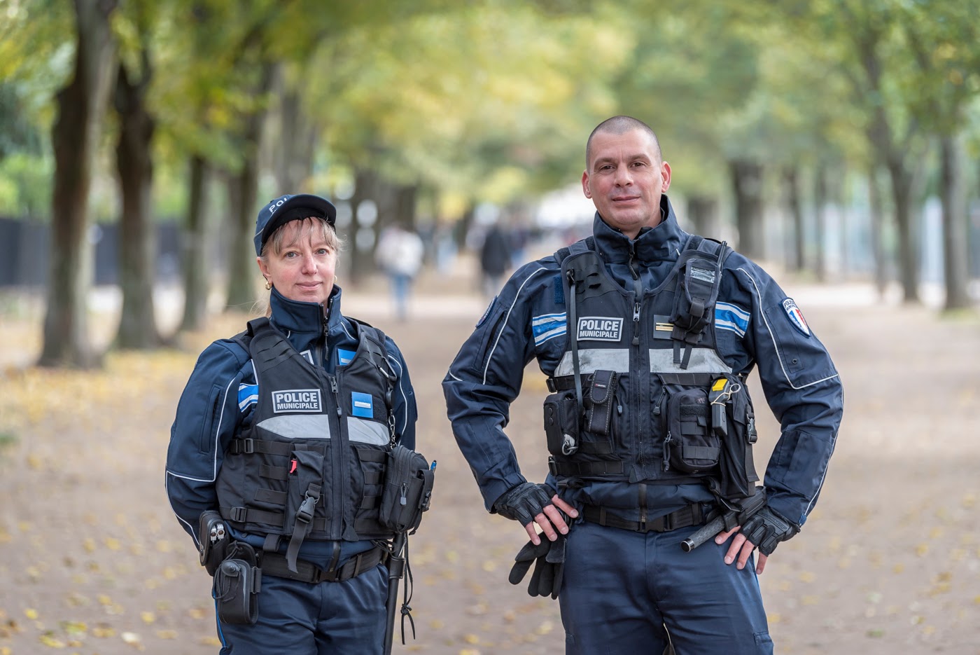 Deux policiers municipaux sur le Champ de mars