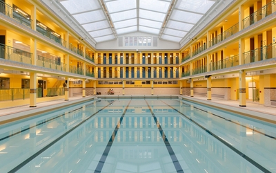 Après plus de de deux ans de travaux de rénovation, la piscine Pontoise a rouvert ses portes le 4 décembre 2023 dans le 5e. Construite par le grand architecte Lucien Pollet (piscine Molitor), elle fait partie des piscines mythiques créées dans les années 1930 à Paris. 