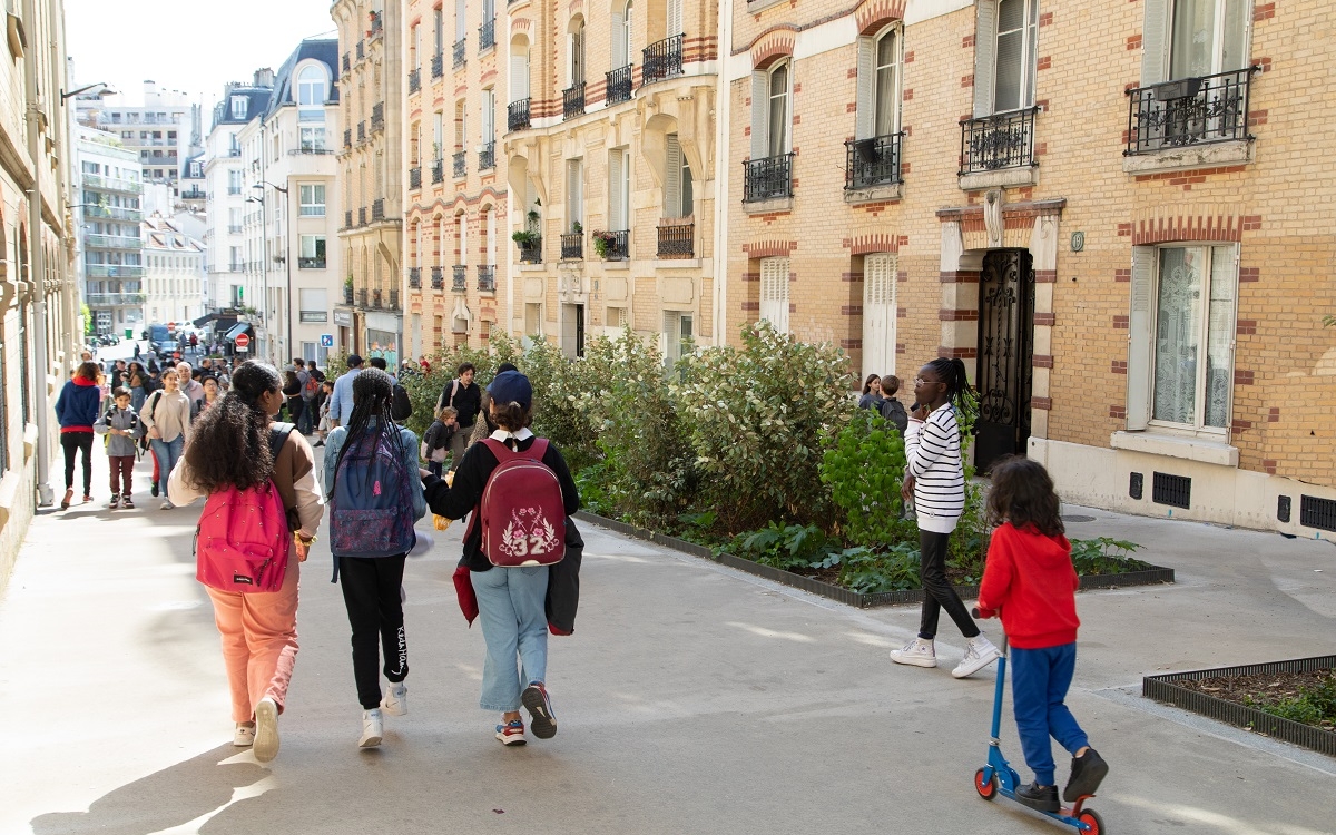 Photo de l'aménagement rues aux écoles de la rue de la Brèche-aux-Loups dans le 12e arrondissement
