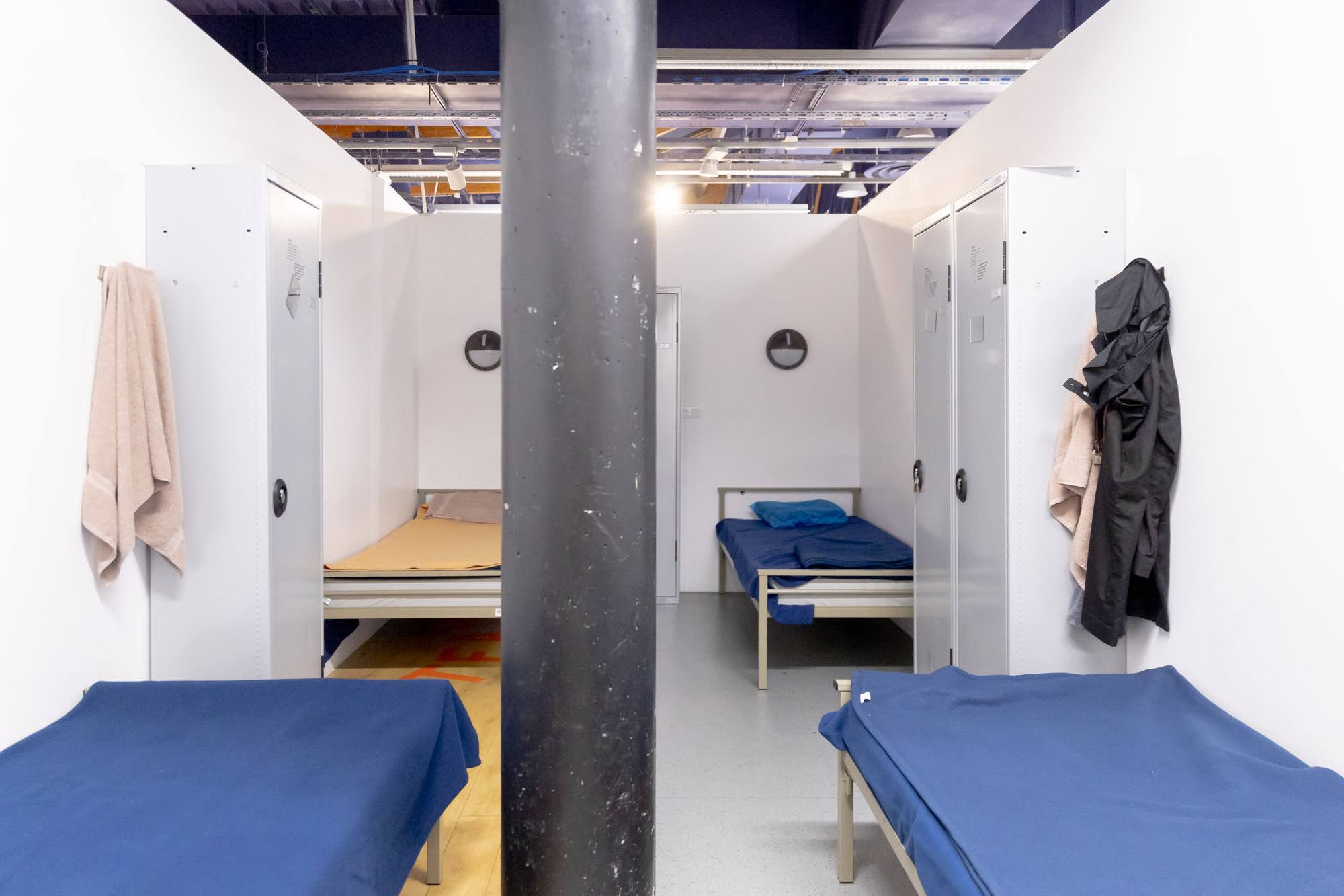 Plan d'Urgence Hivernal dans l'ancien Go Sport de la Porte de Saint-Cloud, 16e.
