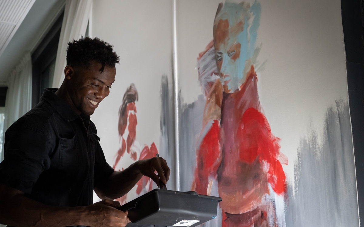 Luc Abalo, triple champion olympique au CHRS Poterne des Peupliers (13e) réalise une fresque avec deux boxeurs