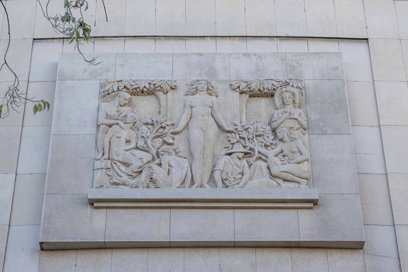 Palais de Chaillot, sculptures coté av. président Wilson.
