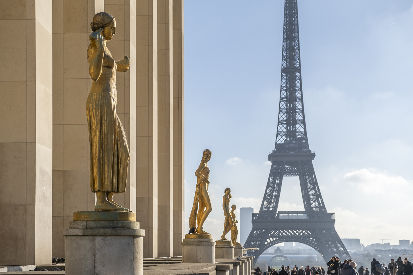 Le Palais de Chaillot et la tour Eiffel en second plan. 
