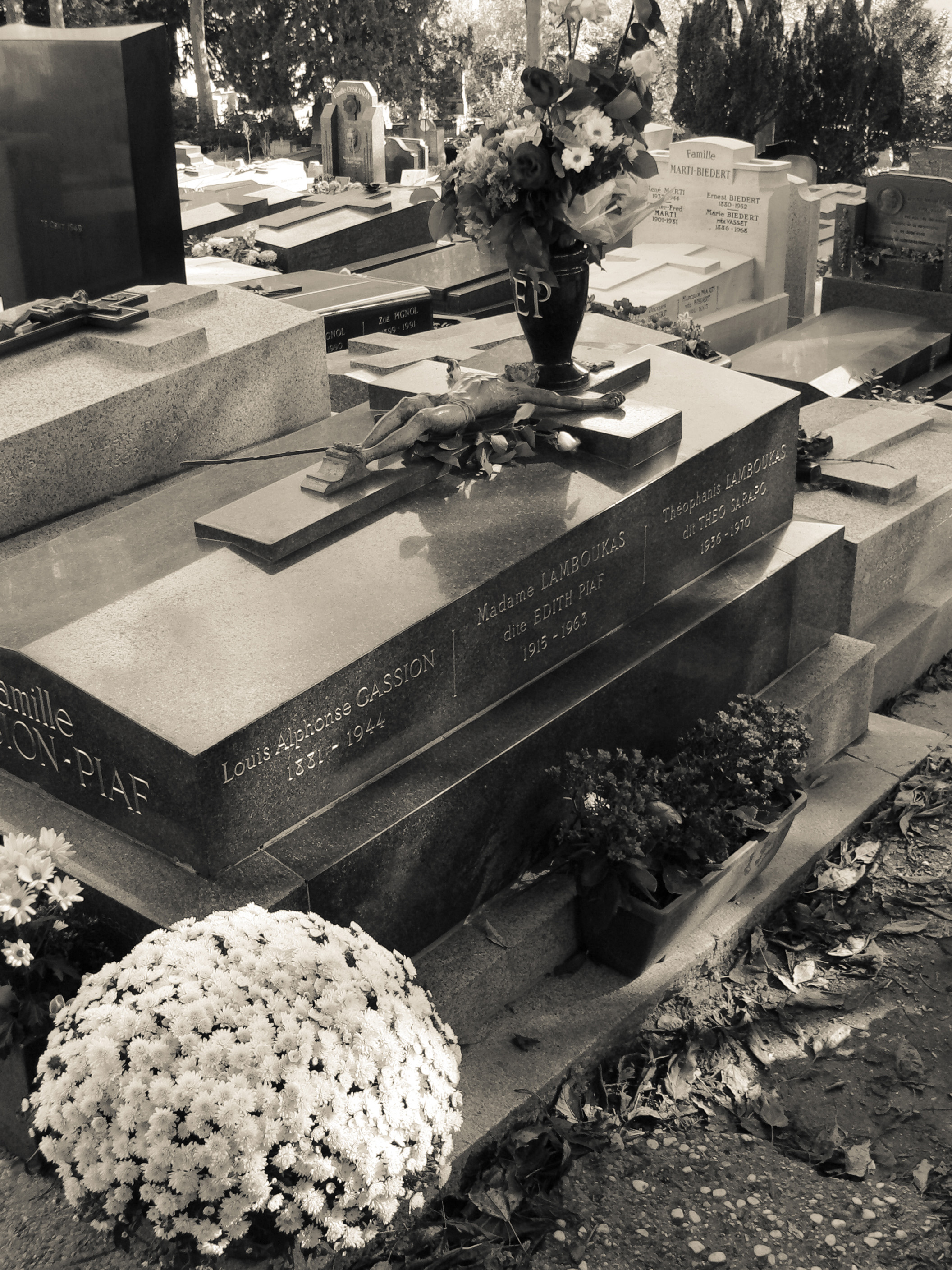 Tombe d'Édith Piaf au cimetière du Père-Lachaise
