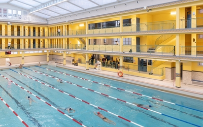 Nageurs, dans le grand bain de la piscine Pontoise.