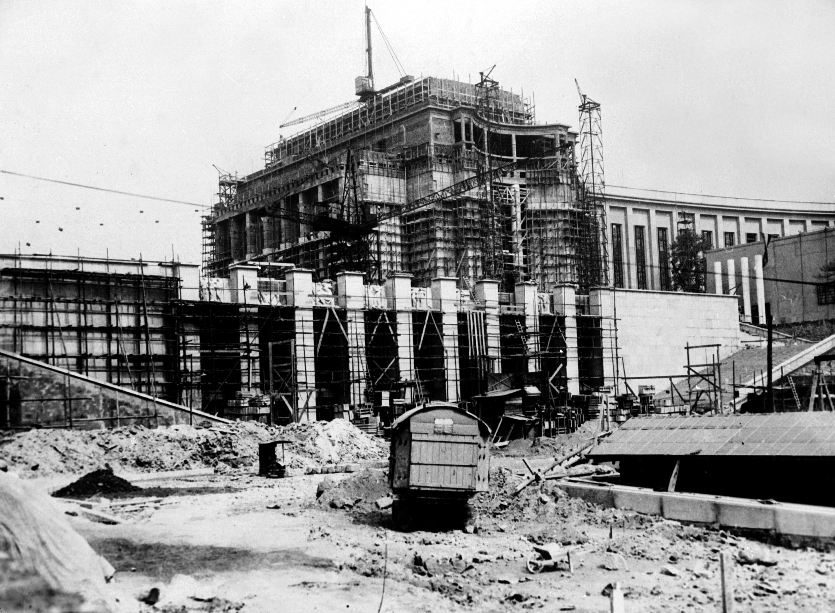 Exposition internationale de 1937, Paris. Construction du palais de Chaillot.