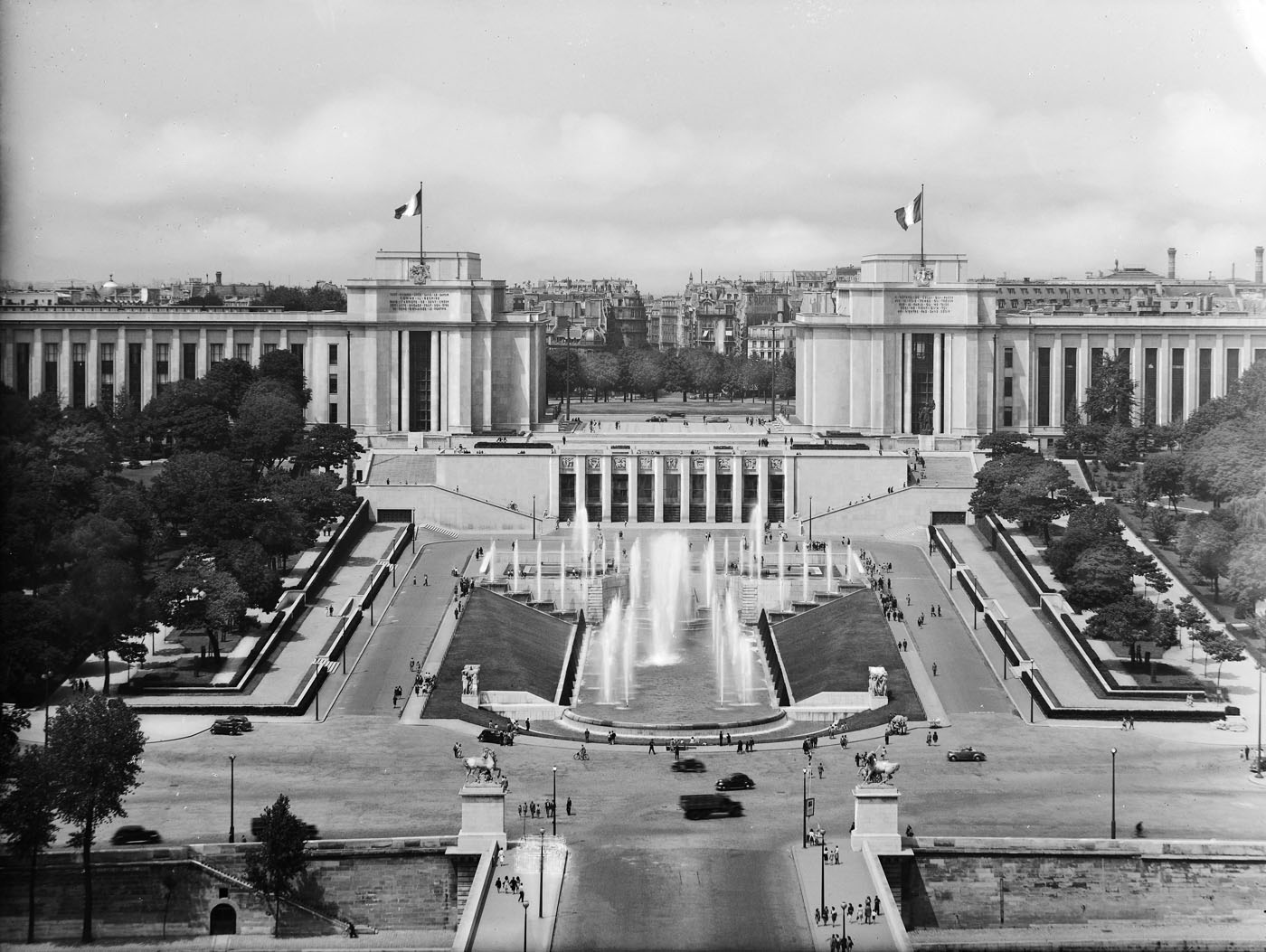 Le Palais de Chaillot. Paris, 1947.