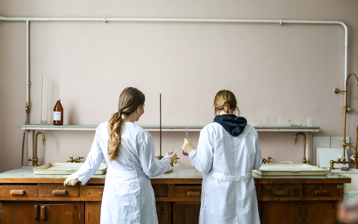 scientifiques-sur-table