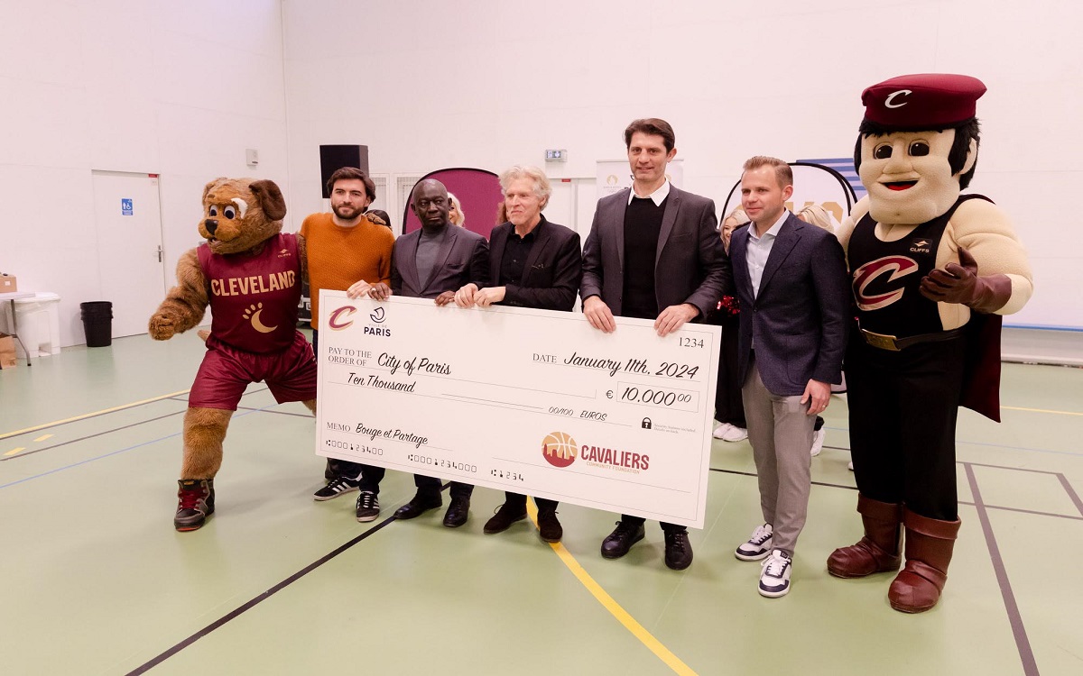 La franchise NBA des Cleveland Cavaliers a fait un don de 10 000 euros en faveur du dispositif « Bouge et partage ».