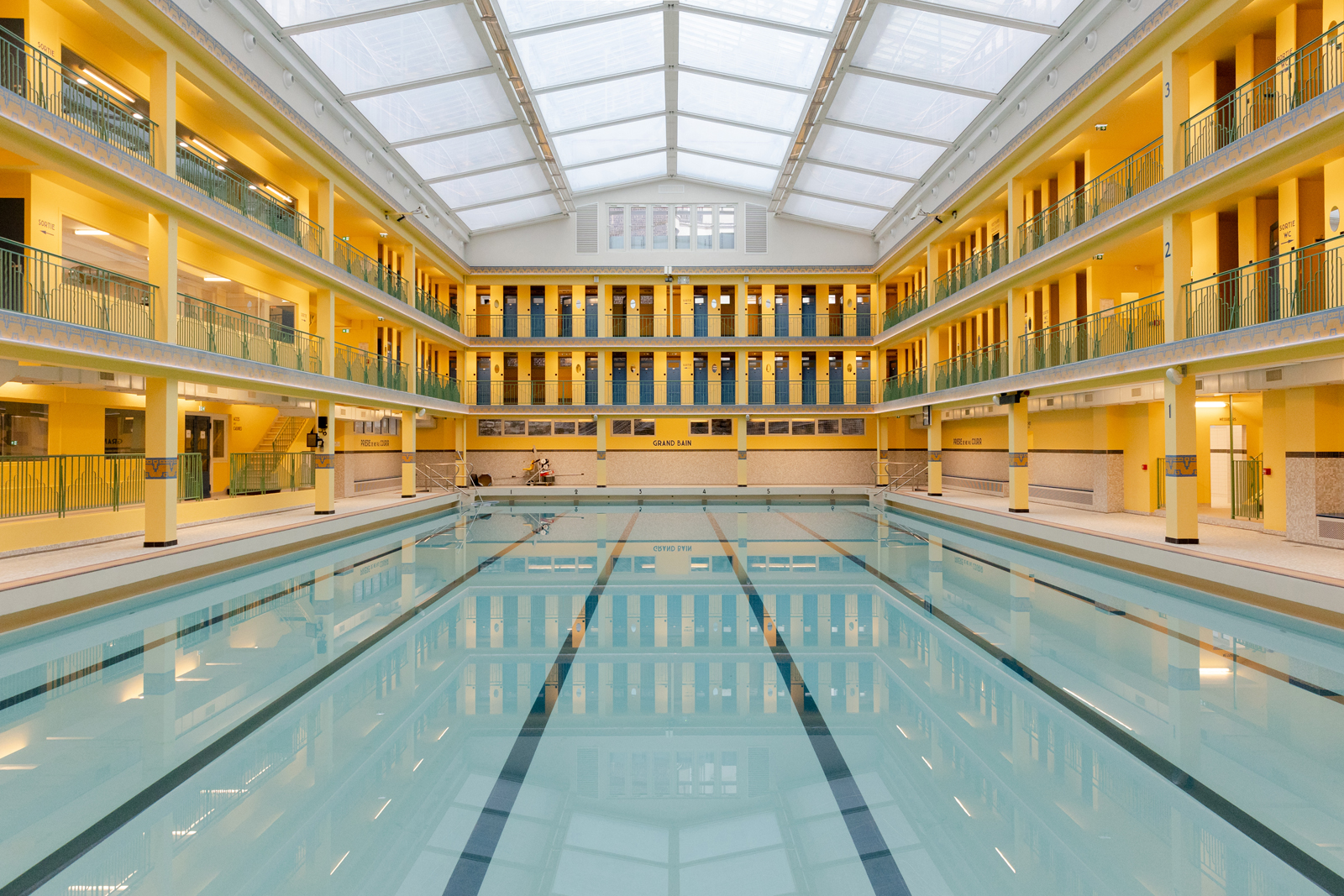 Après plus de de deux ans de travaux de rénovation, la piscine Pontoise a rouvert ses portes le 4 décembre 2023 dans le 5e. Construite par le grand architecte Lucien Pollet (piscine Molitor), elle fait partie des piscines mythiques créées dans les années 1930 à Paris.