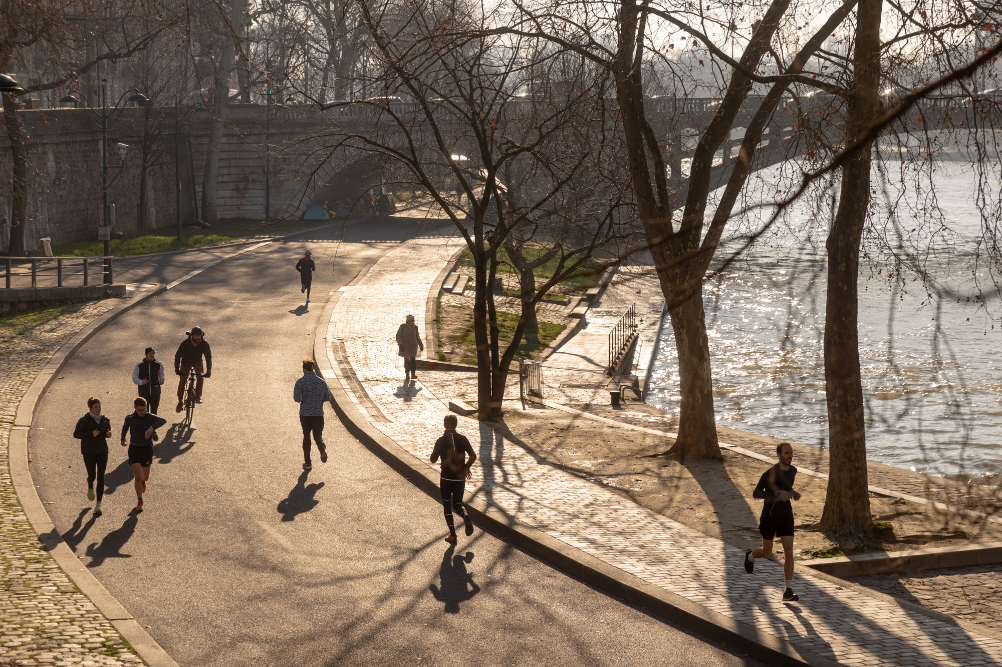 Jogging hivernal sur les berges de Seine.