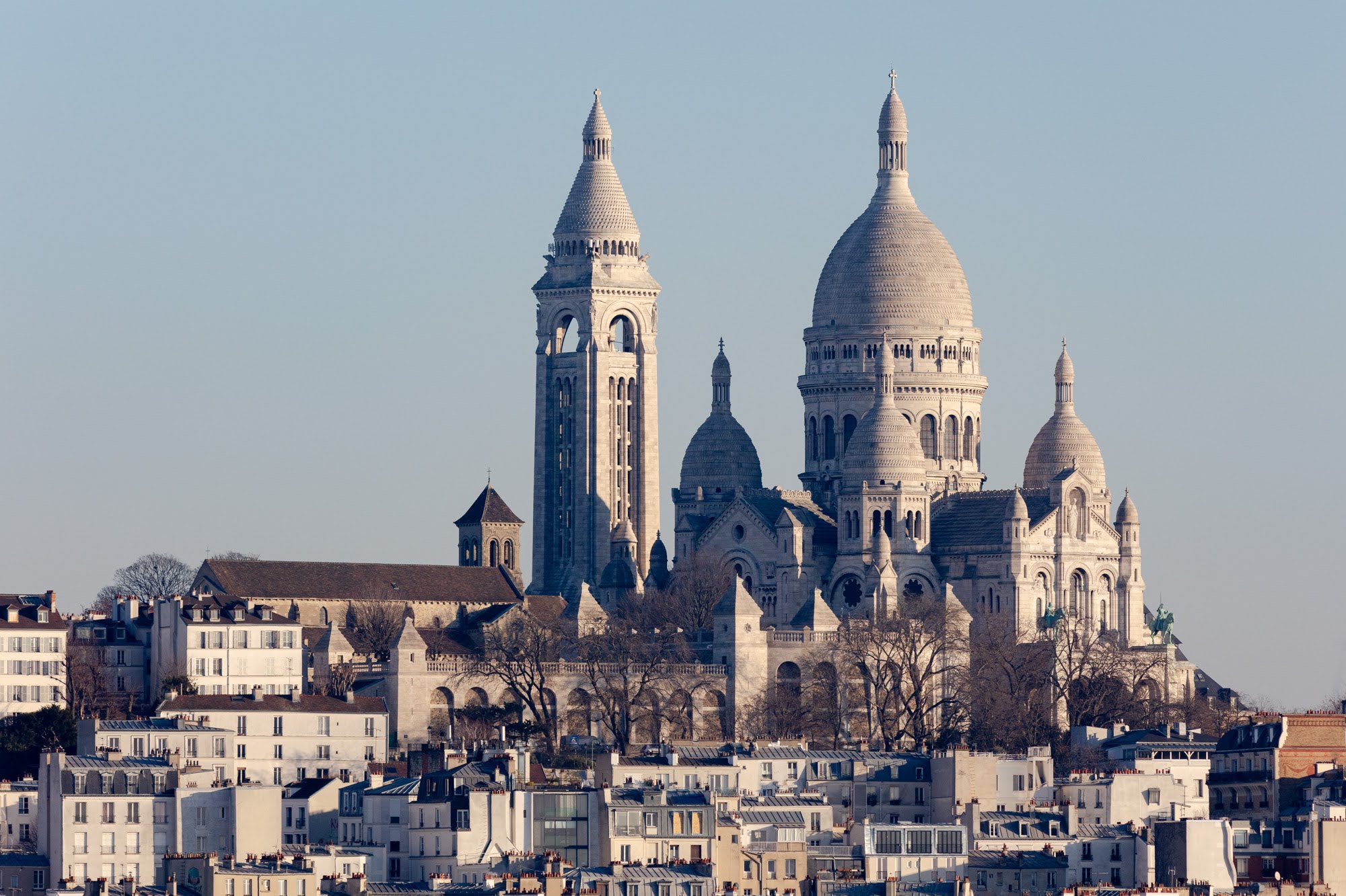 Vue sur Montmartre et la basilique du Sacré-Cœur.