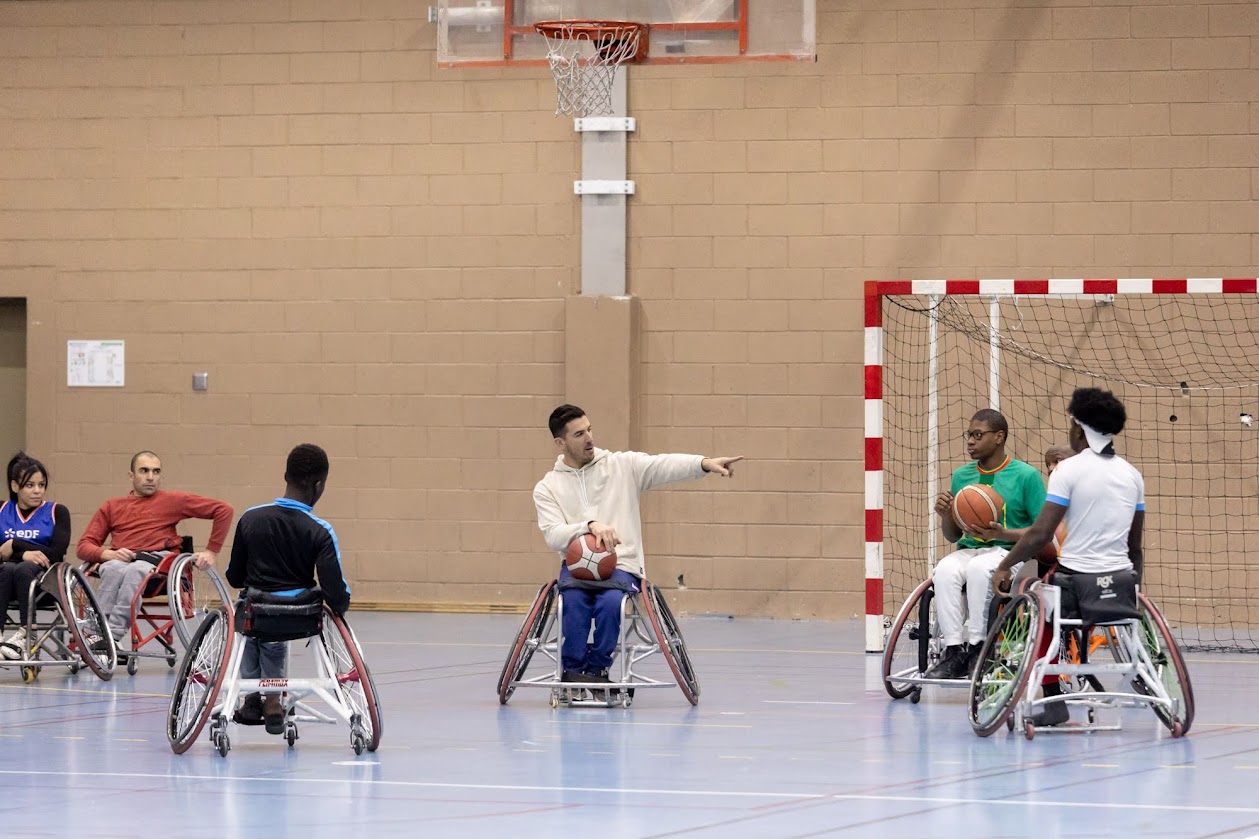 Sofyane Mehiaoui  lors d'un entraînement du club Paris Basket Fauteuil, Gymnase des fillettes, 18e.