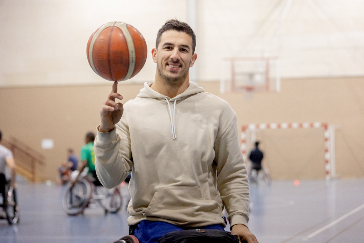 Sofyane Mehiaoui  lors d'un entraînement du club Paris Basket Fauteuil, Gymnase des fillettes, 18e.