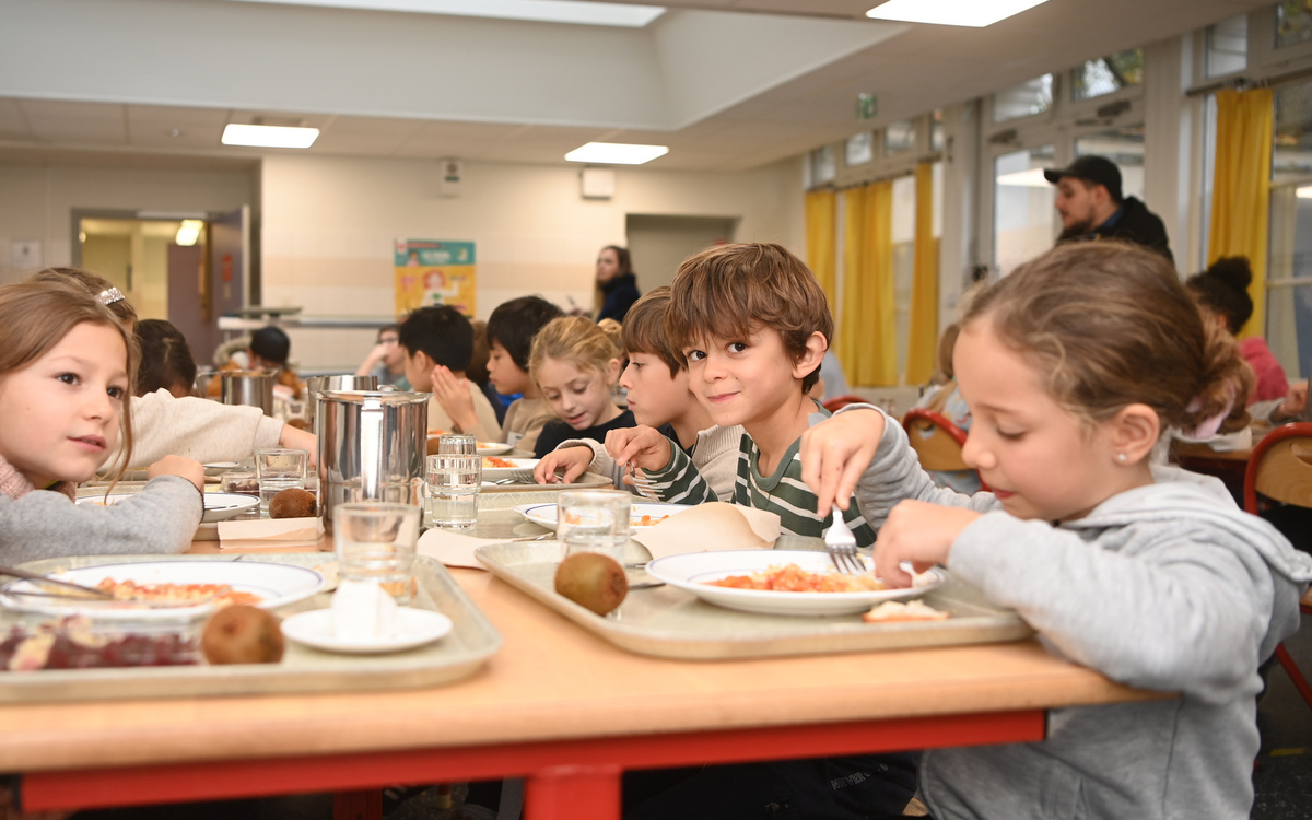 Le restaurant scolaire de l'Académie des langues. 