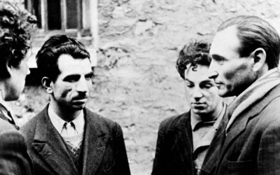 Missak Manouchian (1906-1944), poète arménien et immigré résistant, Wolf Wasjbrot (1925-1944) résistant juif, communiste polonais et Joseph Boczov (1905-1944) ingénieur chimiste, juif hongrois. 